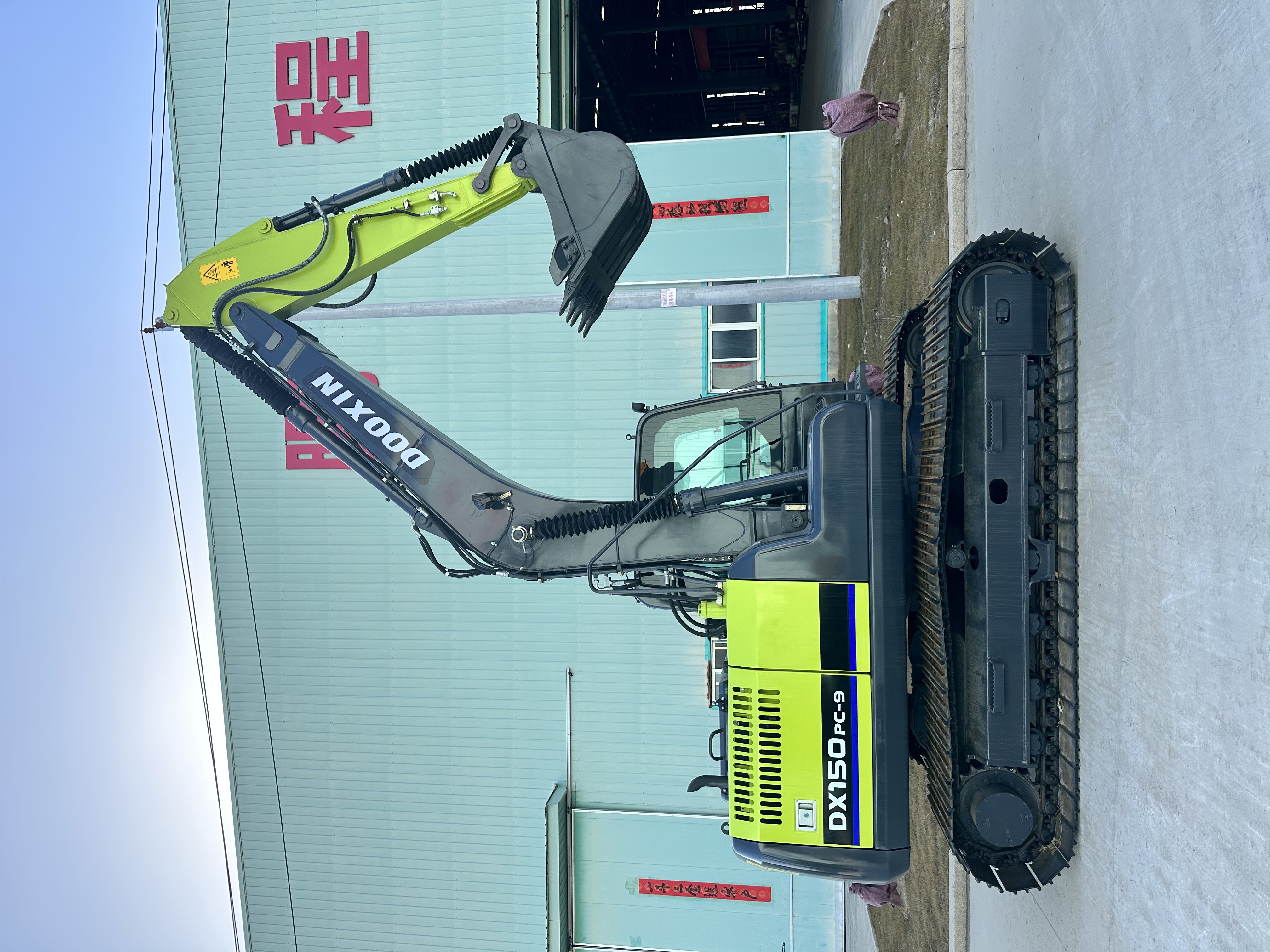 Sistem dan aksesori hidrolik excavator