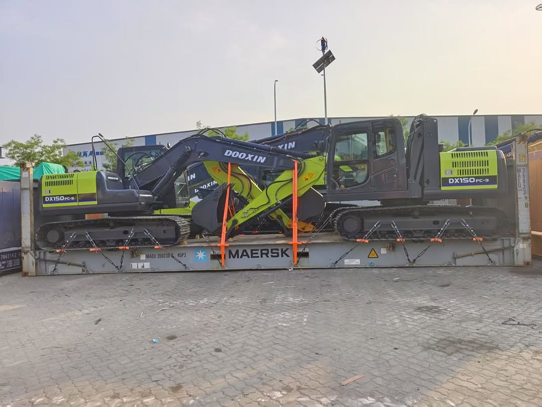 15 ton, 23 ton excavator siap untuk dikirim di Timur Tengah