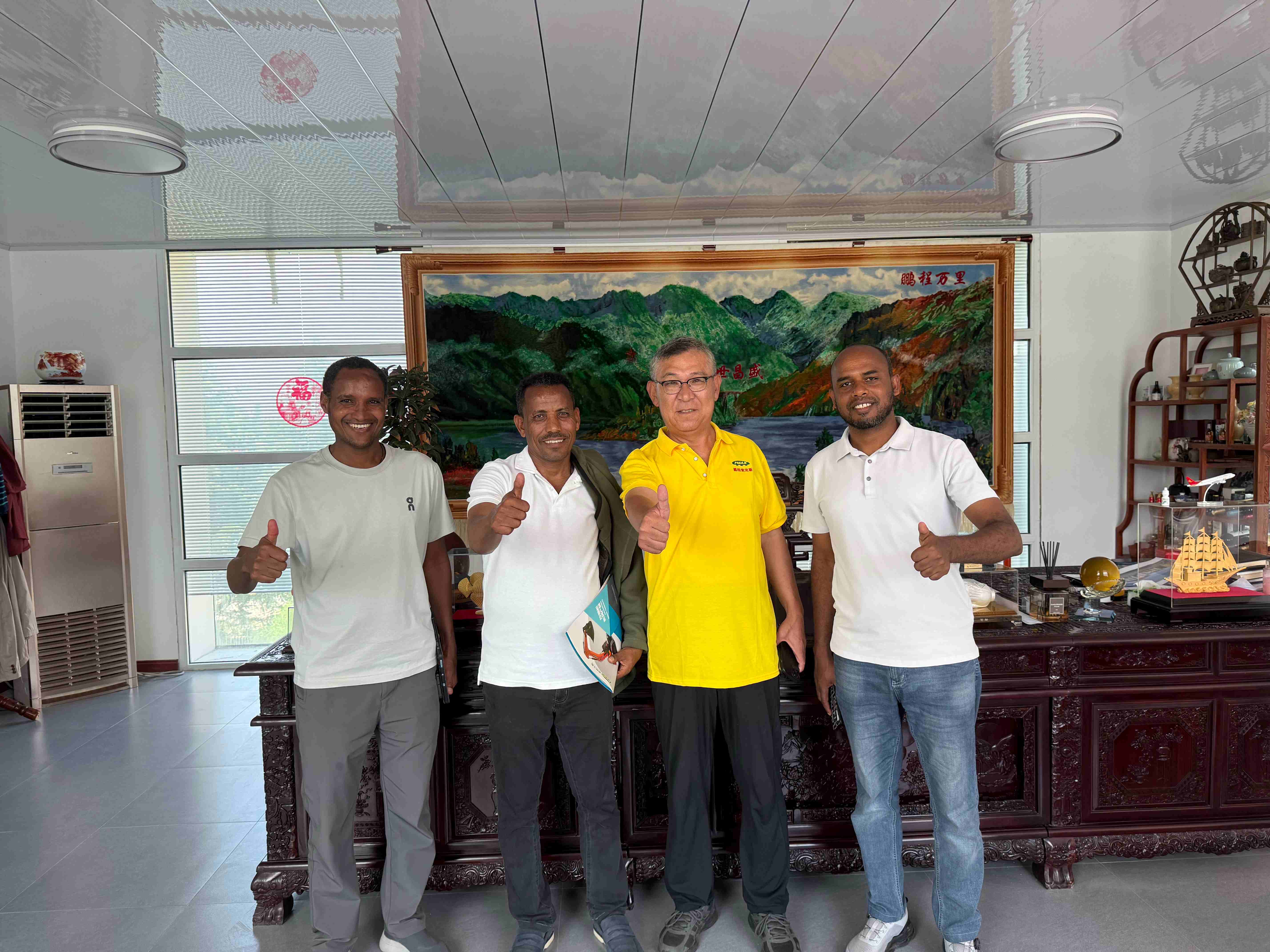 Pelanggan Ethiopia datang mengunjungi pabrik
