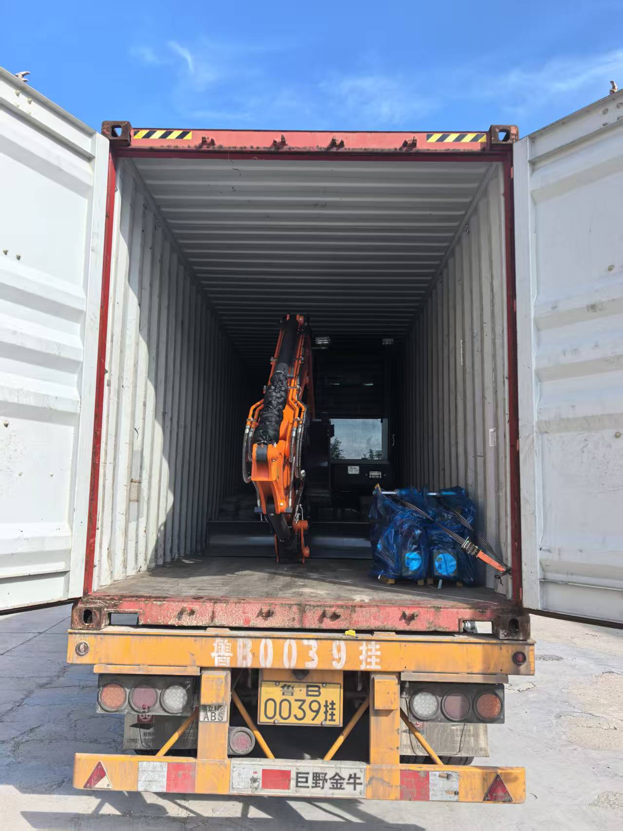 Dua Ekskavator 6,5T Telah Dikirim